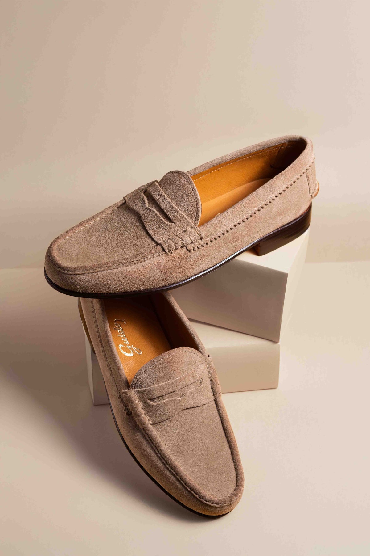 Mocasín Simple Suela 4225 con Vincha Triangular Gamuza Vizon