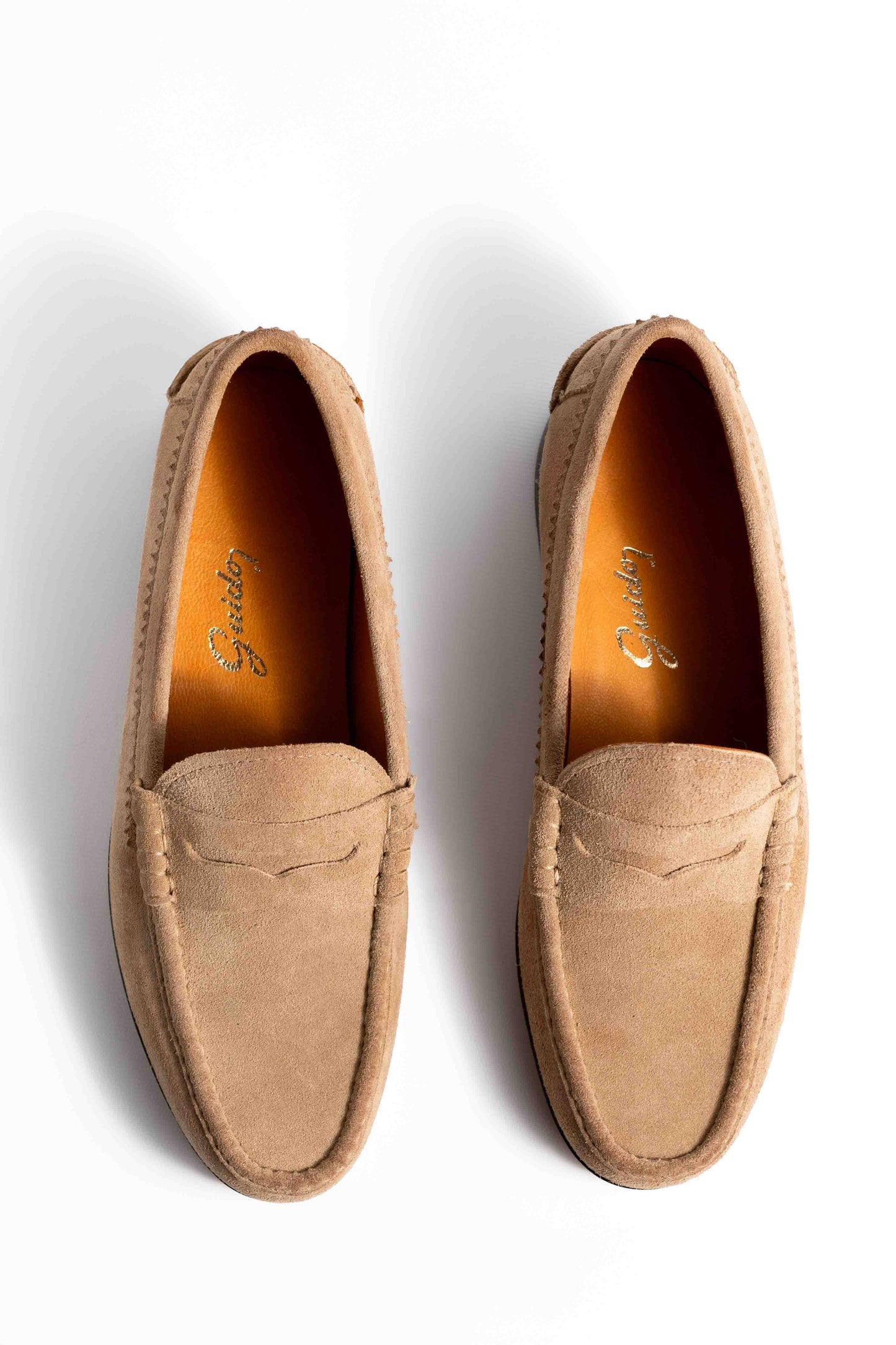 𝗣𝗥𝗘𝗩𝗘𝗡𝗧𝗔 - Mocasín Simple Suela con Vincha Triangular Gamuza Vizon