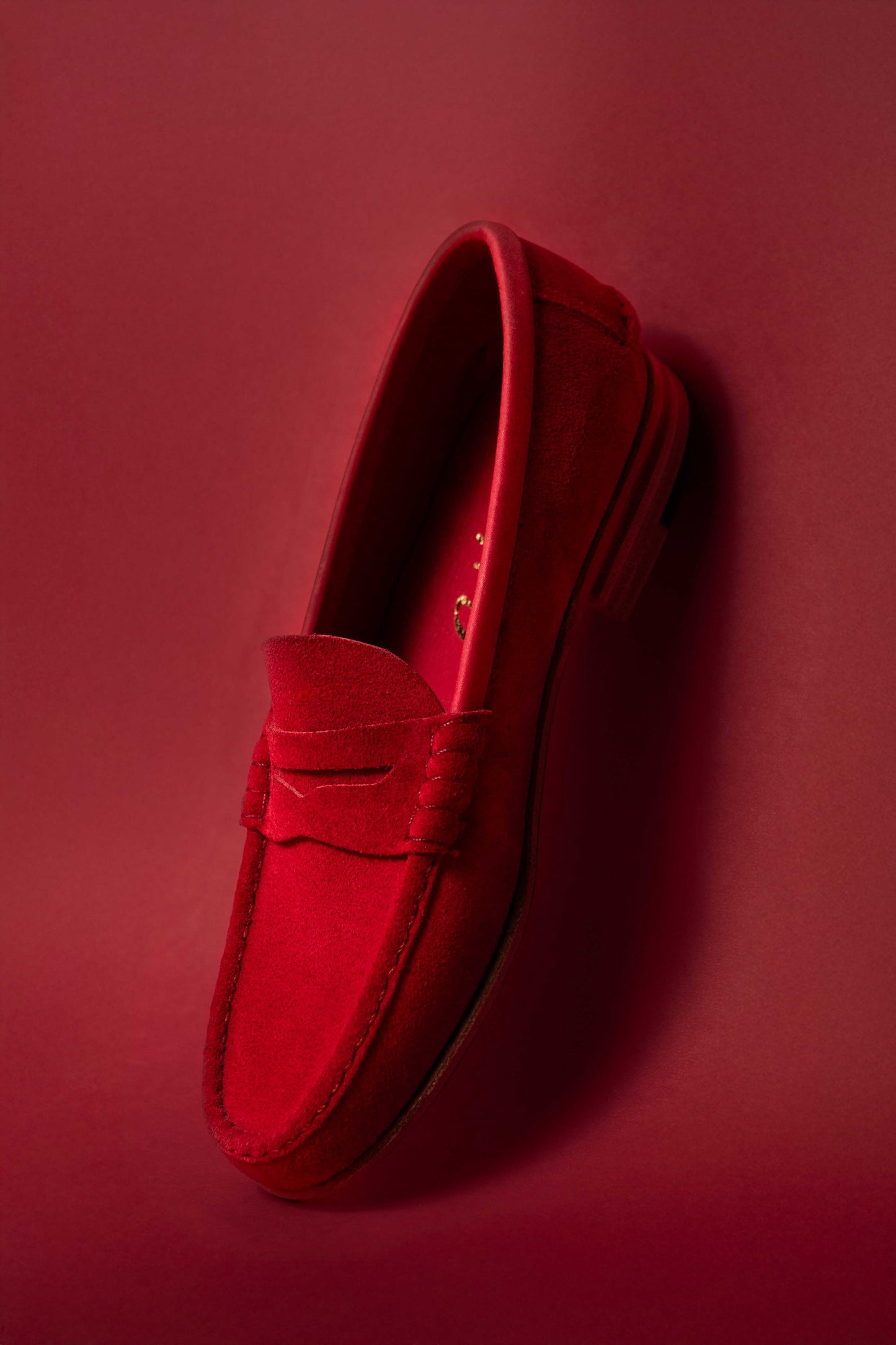Mocasín Simple Suela con Vincha Triangular Gamuza Rojo