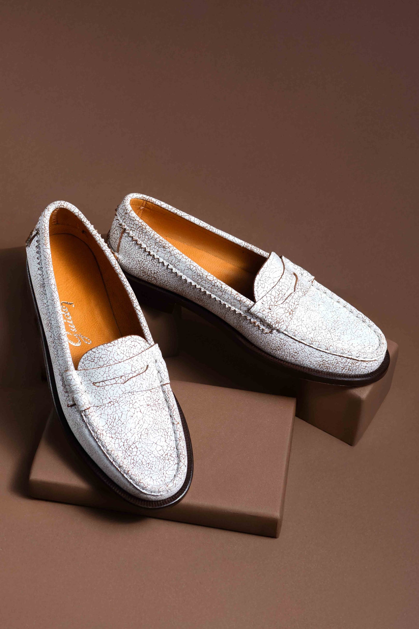 𝗣𝗥𝗘𝗩𝗘𝗡𝗧𝗔 - Mocasín 5379 Craquelado Blanco