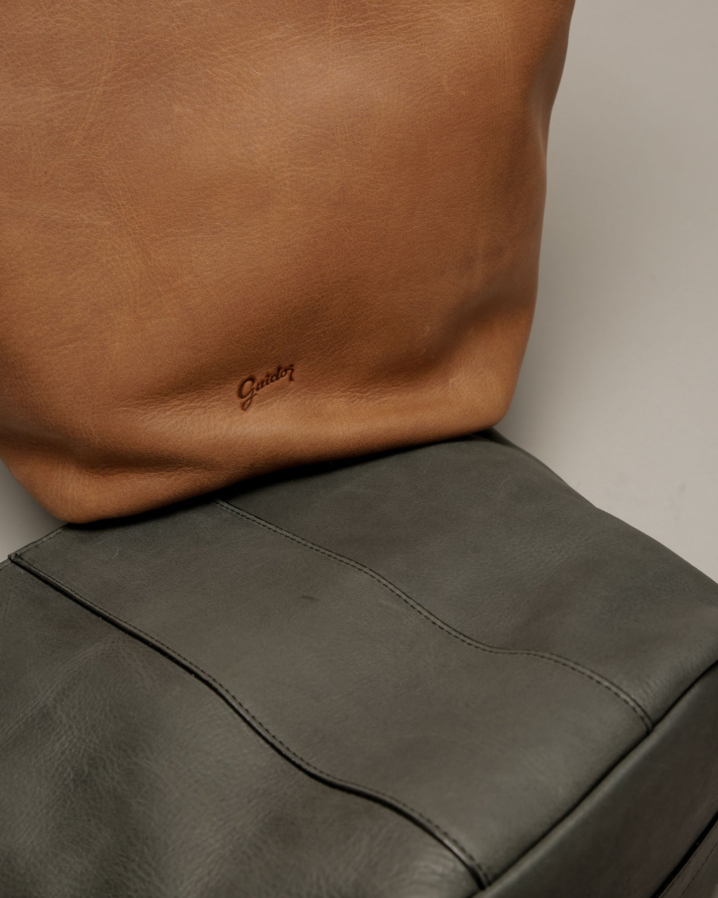 Cartera Nicole Tabacco