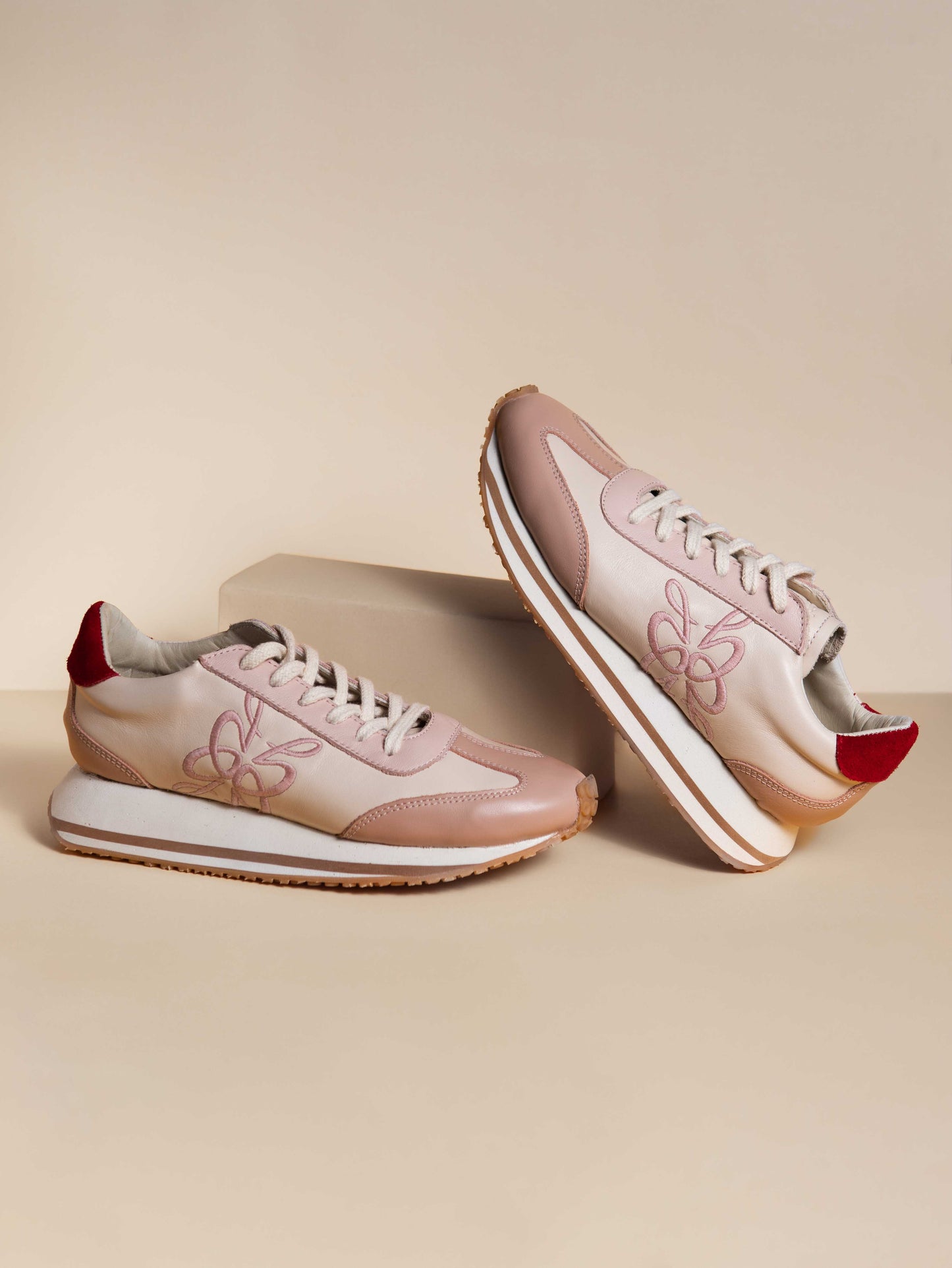 Zapatilla Saturnia Rosa