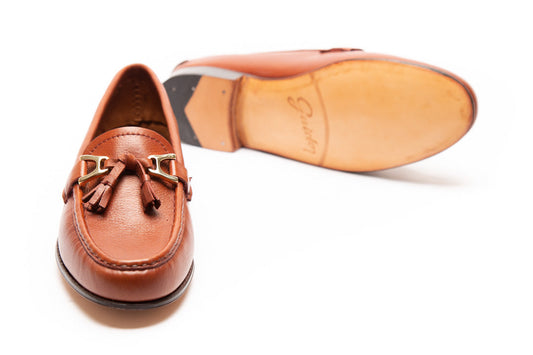 Mocasin con flecos y aplique dama marrón