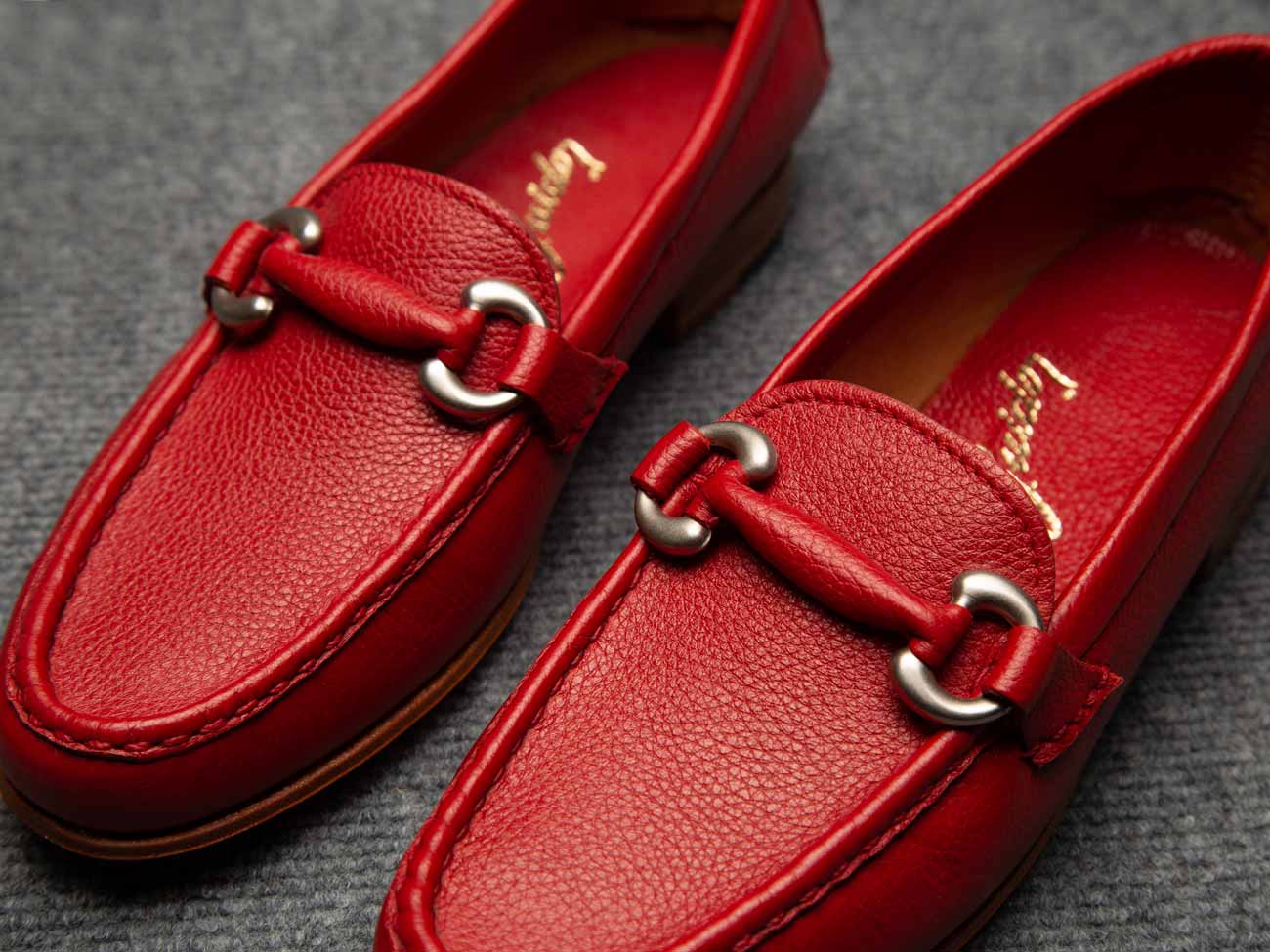 mocasin con aplique rojo - 41