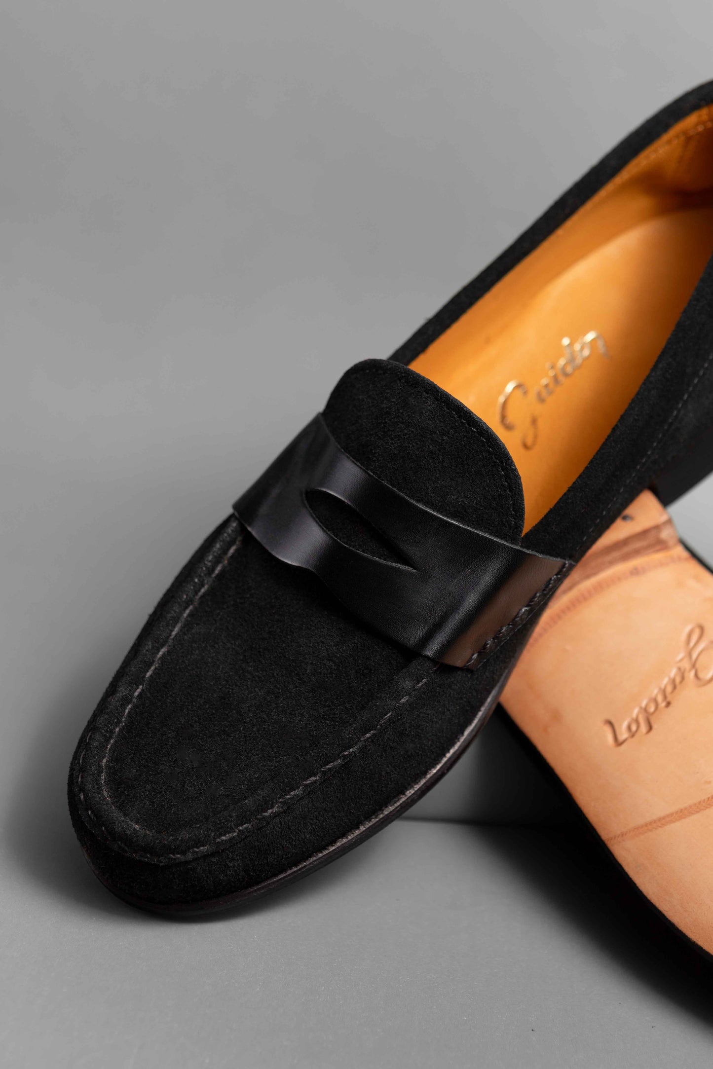 Mocasín Simple Suela 4218 Gamuza Negro