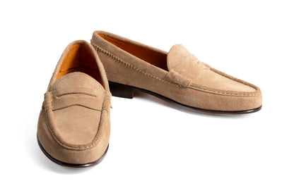 𝗣𝗥𝗘𝗩𝗘𝗡𝗧𝗔 - Mocasín Simple Suela con Vincha Triangular Gamuza Vizon
