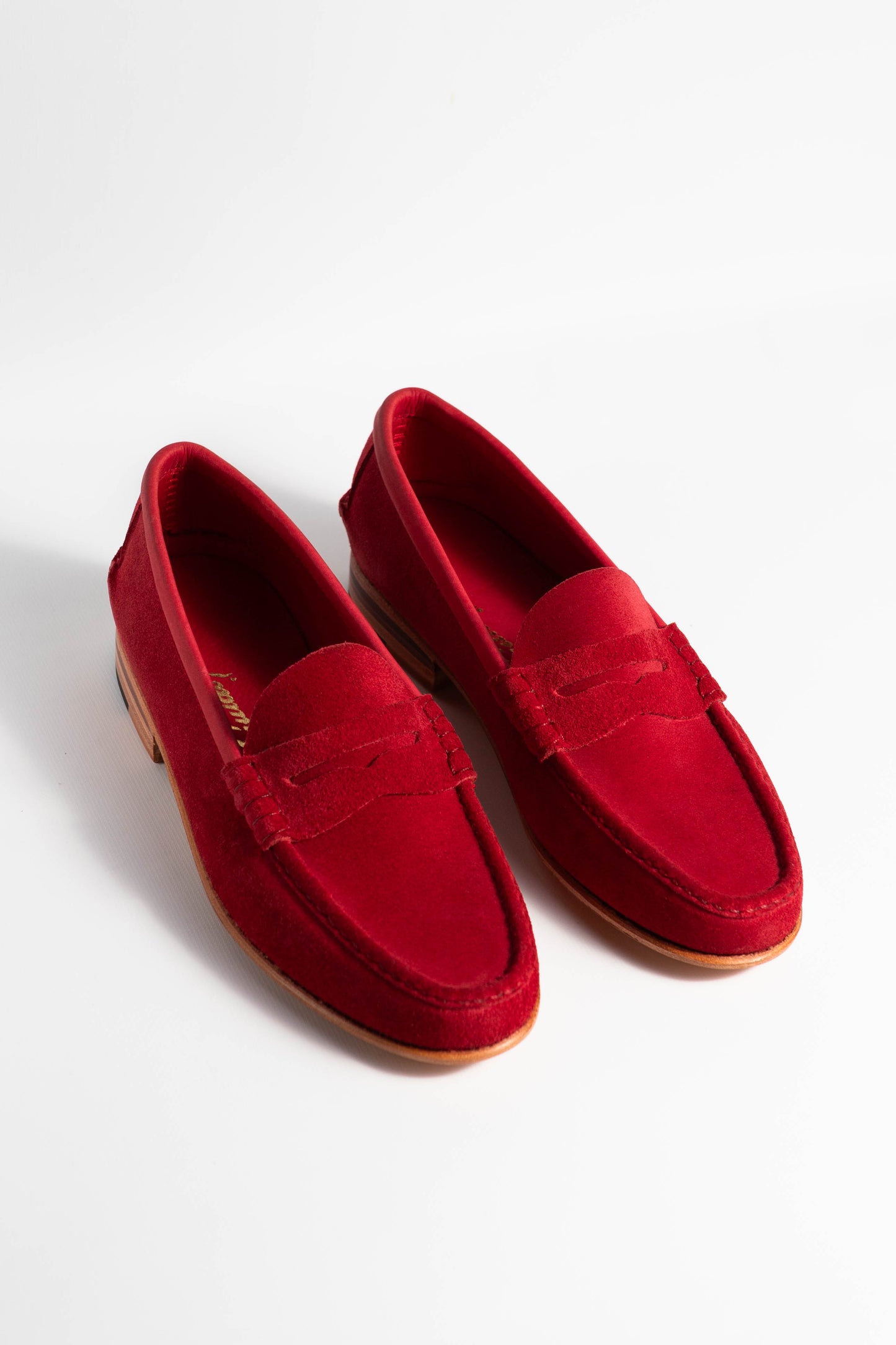 Mocasín Simple Suela con Vincha Triangular Gamuza Rojo