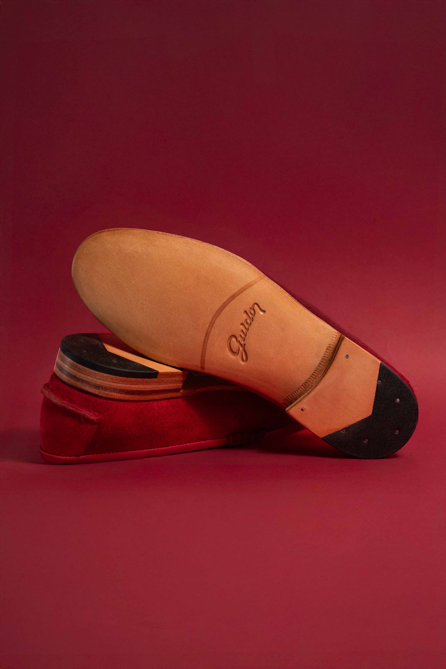 Mocasín Simple Suela con Vincha Triangular Gamuza Rojo