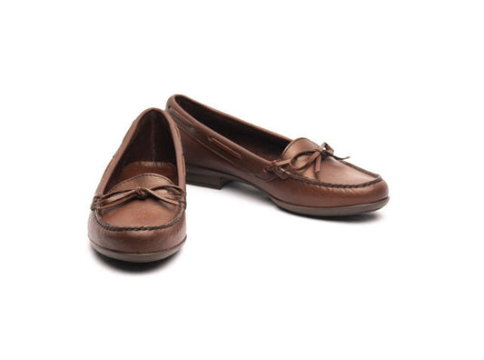 Náutico con moño tabaco