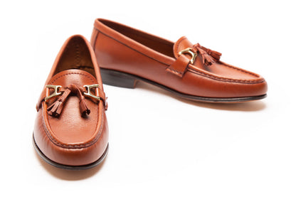 Mocasin con flecos y aplique dama marrón